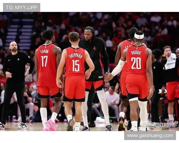 火箭新援18分钟轰27分表现亮眼 火箭新援18分钟轰27分表现亮眼